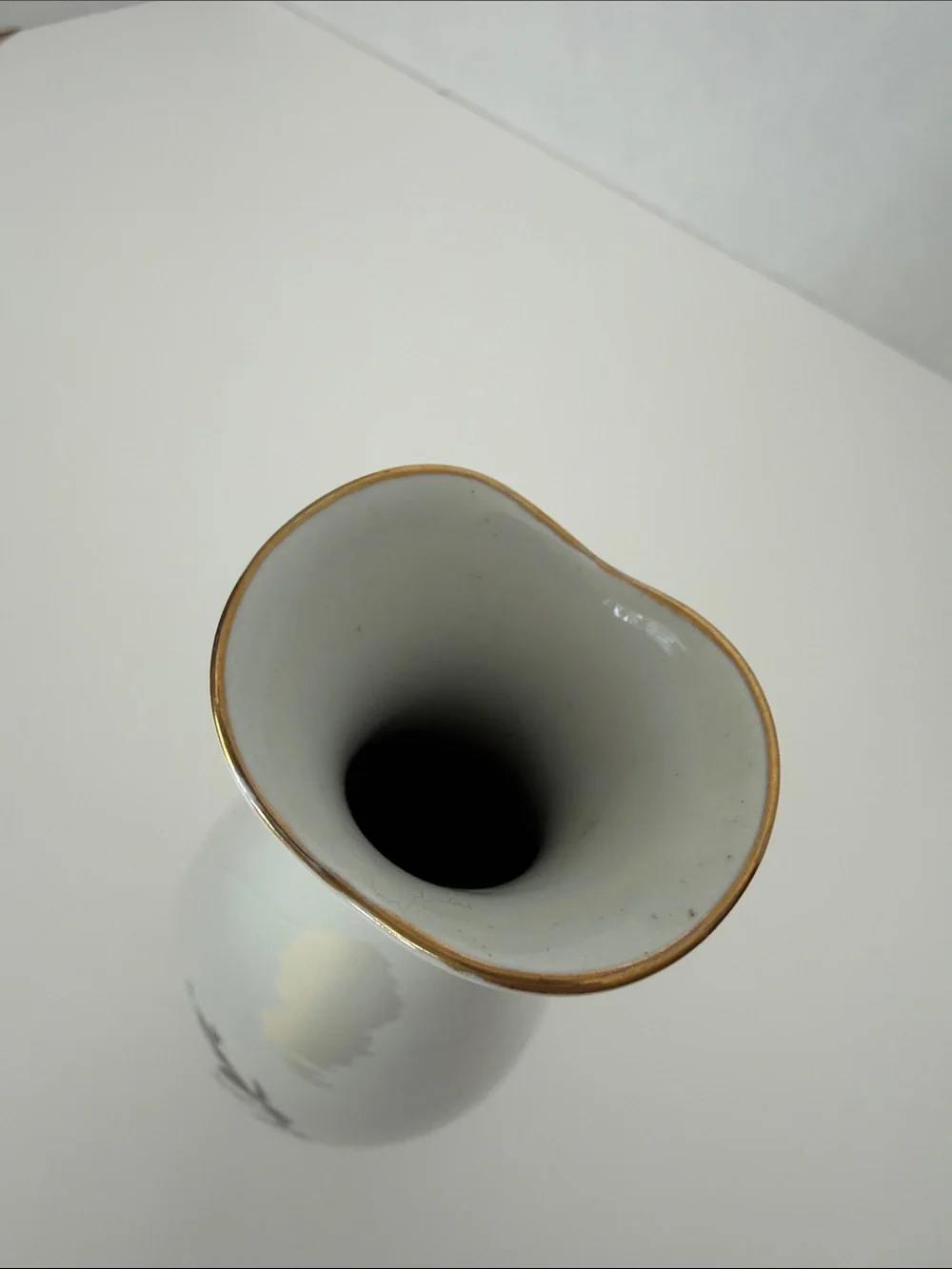 White Szeged Porcelain Decorative Vase